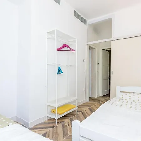 Eos & Vespera Apartman *