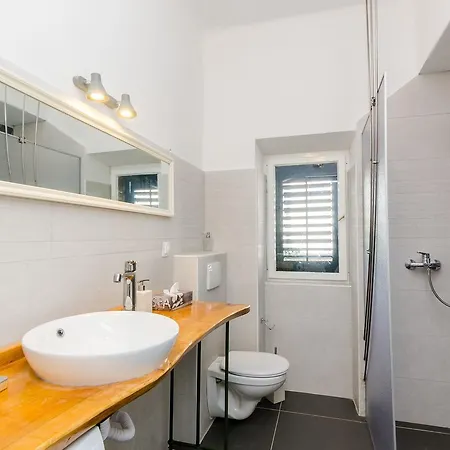 Eos & Vespera Apartmán