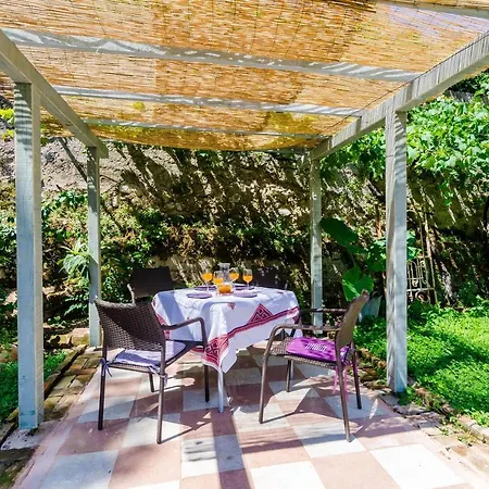 Eos & Vespera Apartman