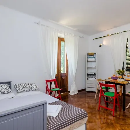 Eos & Vespera Apartman